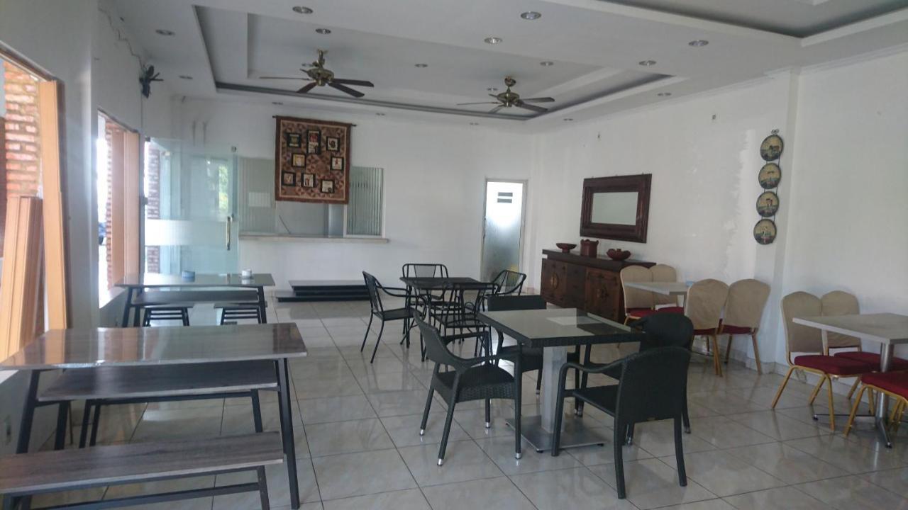 Liberty Homestay Parit  Экстерьер фото