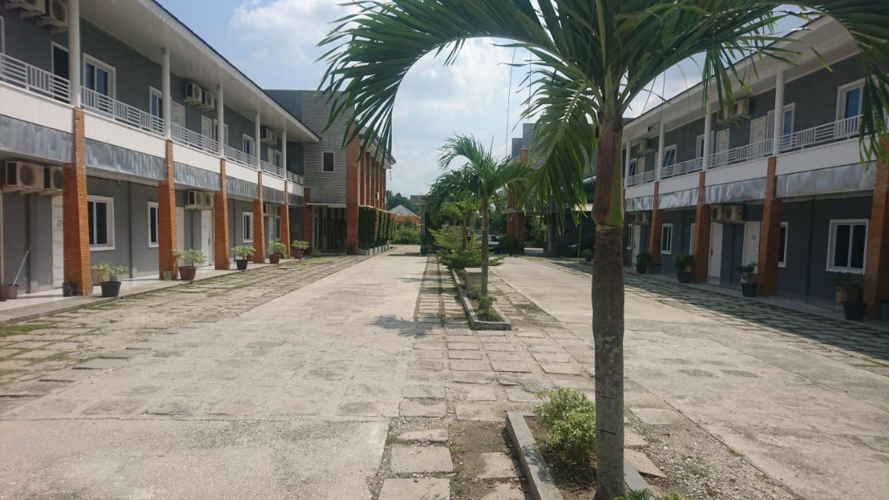 Liberty Homestay Parit  Экстерьер фото